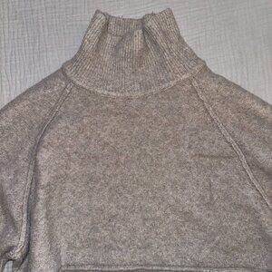 Cropped Turtlenech Urban Outfitters (XS)